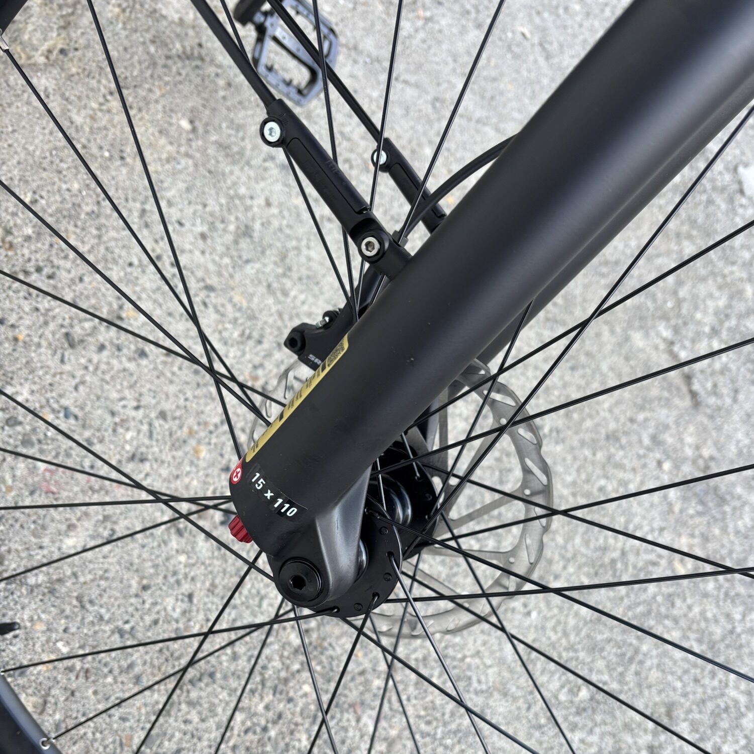 ディスクブレーキはSRAMのLEVELマスターシリンダーが締め上げて安心のストッピングパワーを提供します。